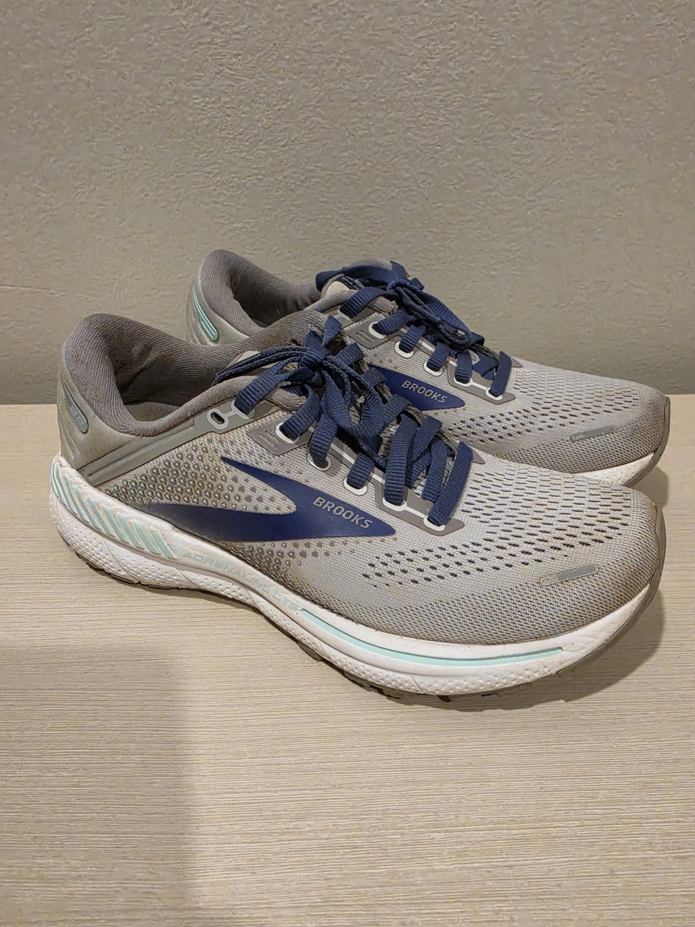 Brooks Women's Gray & Navy Running Shoes